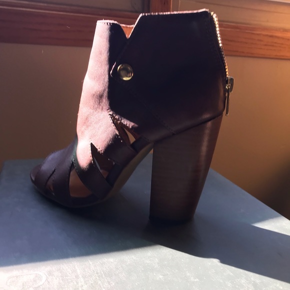 Medium brown open toe heels - Picture 6 of 6